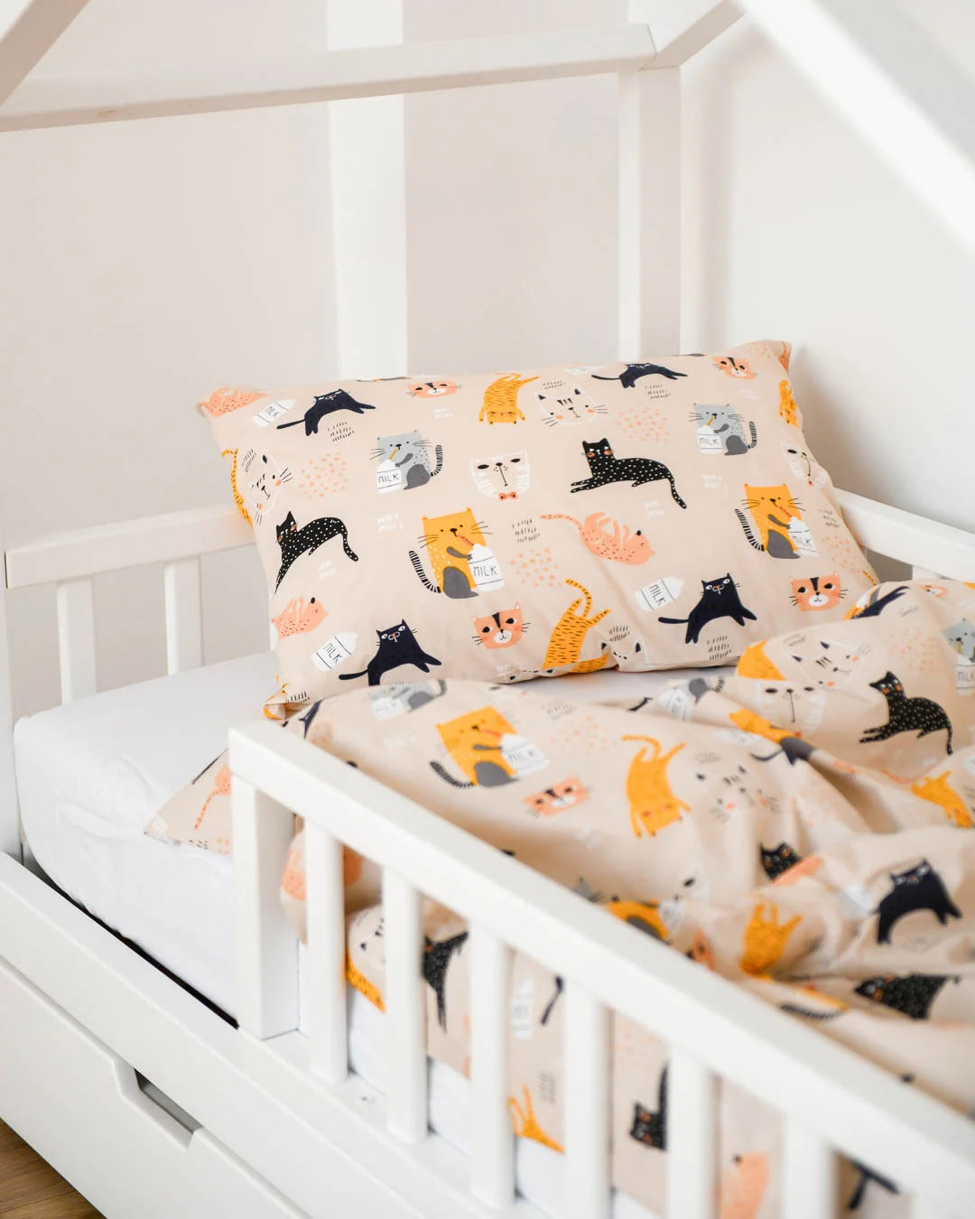 Milk Cats Print Poplin Crib Bedding Set
