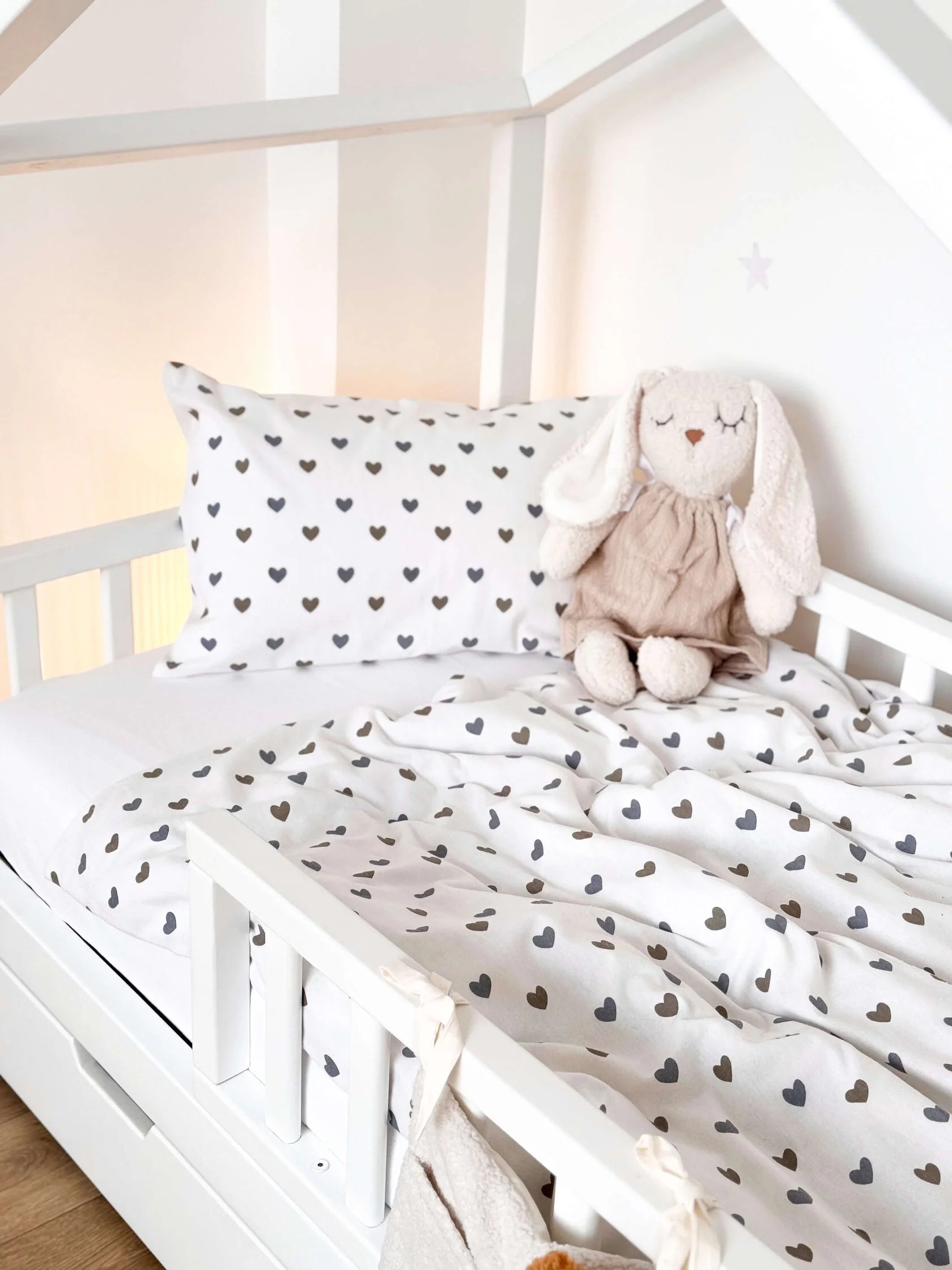 Soft Hearts Print Poplin Crib Bedding Set