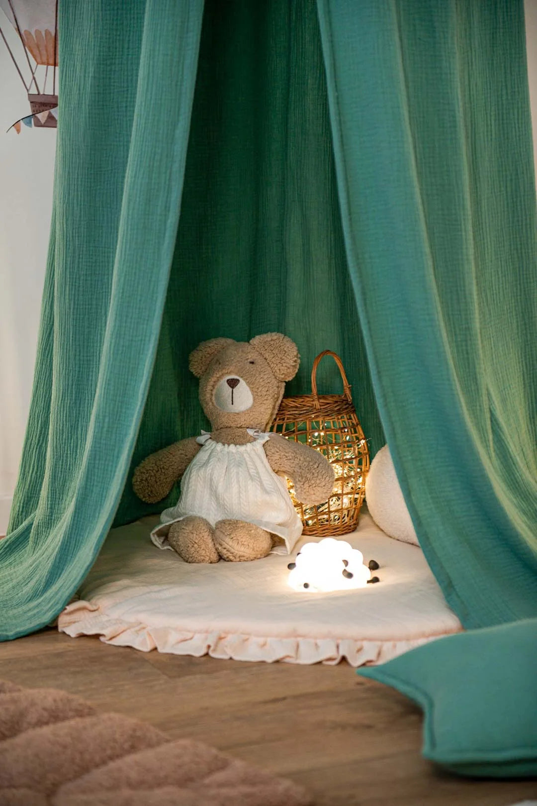 Muslin Ruffle Round Rug